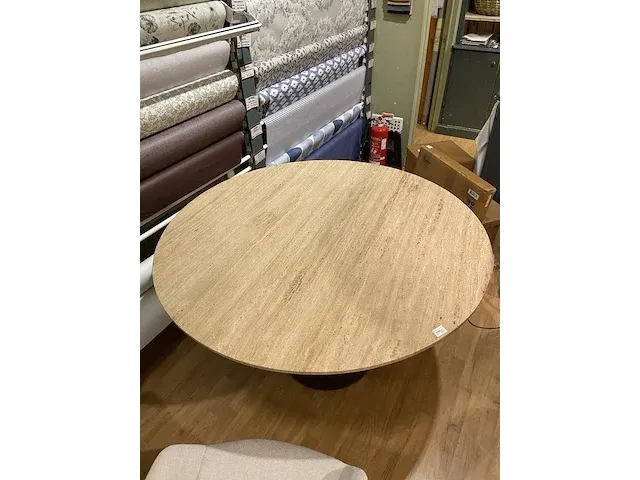 Houten/stenen tafel - afbeelding 4 van  7