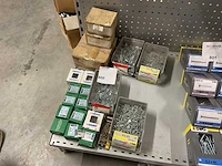 Houtschroeven inox moeren en krammen - afbeelding 1 van  7