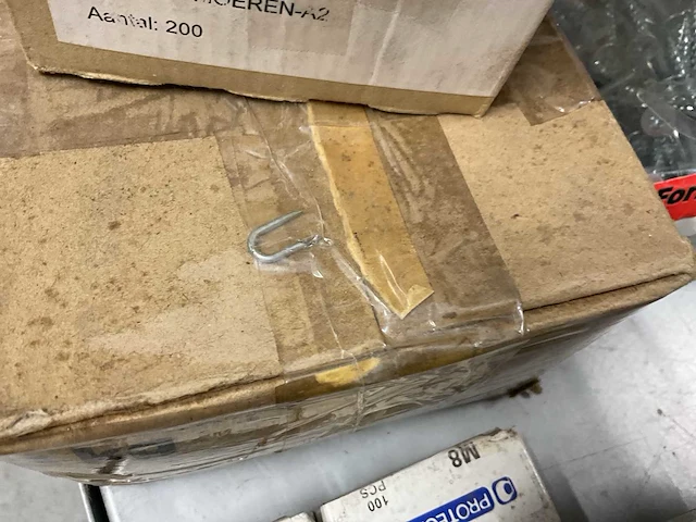 Houtschroeven inox moeren en krammen - afbeelding 6 van  7