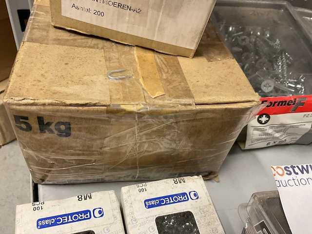 Houtschroeven inox moeren en krammen - afbeelding 7 van  7