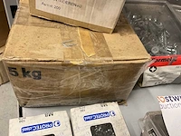 Houtschroeven inox moeren en krammen - afbeelding 7 van  7