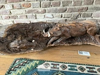 Houtsculptuur met everzwijnen - afbeelding 2 van  3