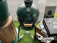 Houtskool bbq van big green egg - afbeelding 1 van  2