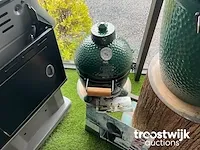 Houtskool bbq van big green egg - afbeelding 1 van  2