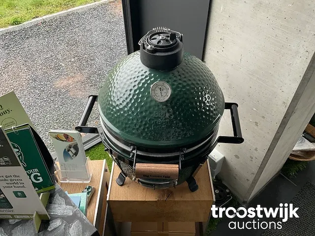 Houtskool bbq van big green egg - afbeelding 2 van  2