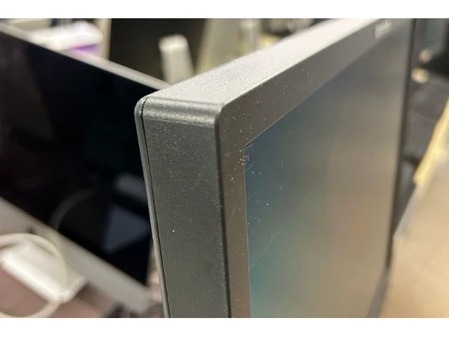 Hp desktop + scherm en toebehoren - afbeelding 2 van  6