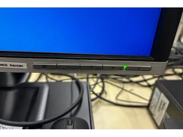 Hp desktop + scherm en toebehoren - afbeelding 3 van  5