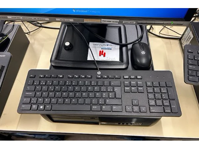 Hp desktop + scherm en toebehoren - afbeelding 4 van  5
