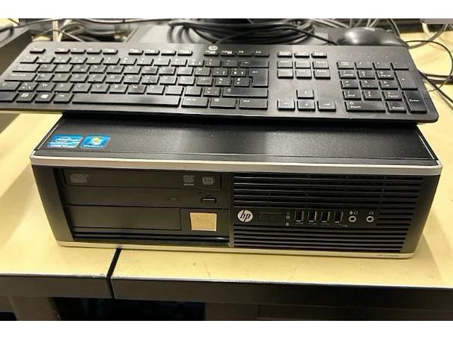 Hp desktop + scherm en toebehoren - afbeelding 3 van  5