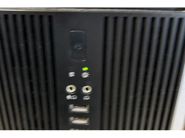 Hp desktop + scherm en toebehoren - afbeelding 7 van  10