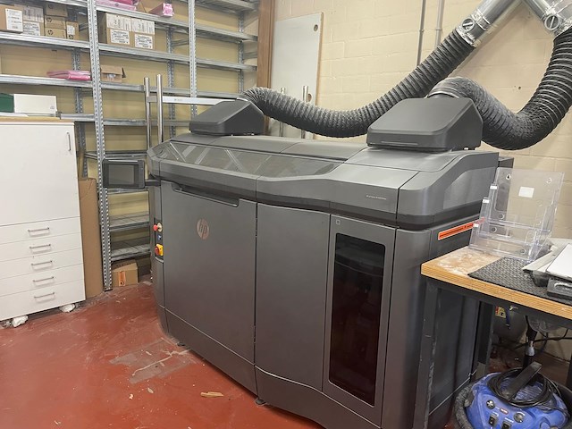 Hp jet fusion 3d 4200 printer + 3d build unit + processing & cooling station (incl. 40% virgin powder pa 12) - afbeelding 2 van  9