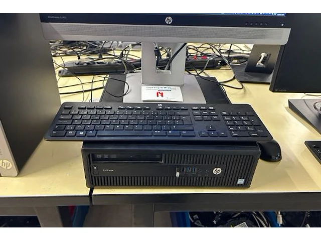 Hp pro desk + scherm en toebehoren - afbeelding 5 van  6