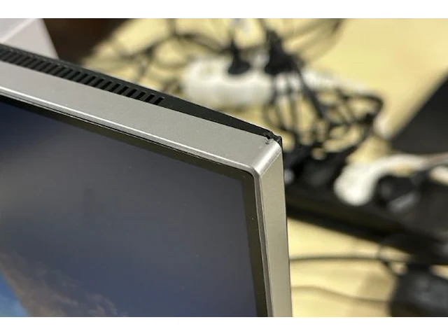 Hp pro desk + scherm en toebehoren - afbeelding 3 van  7