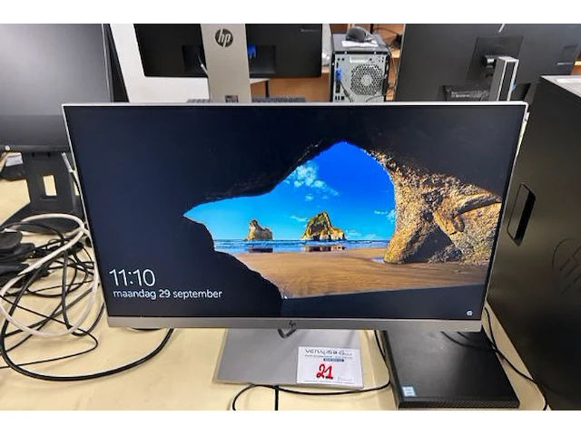 Hp pro desk + scherm en toebehoren - afbeelding 2 van  7