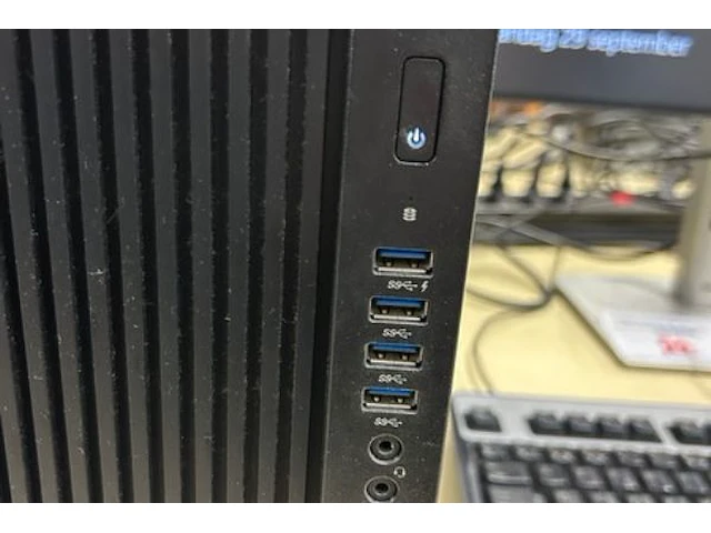 Hp pro desk + scherm en toebehoren - afbeelding 6 van  7