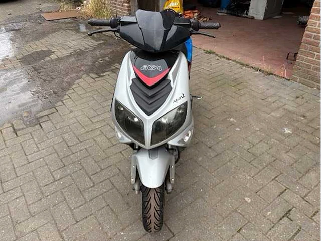 Huatian - scooter - afbeelding 3 van  7