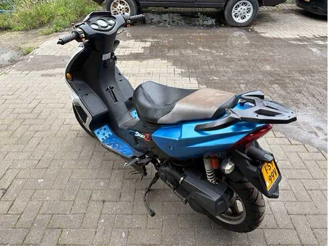 Huatian - scooter - afbeelding 6 van  7