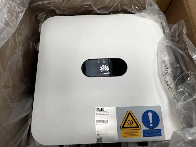 Huawei sun2000-4.6ktl-l1 solar inverter - afbeelding 1 van  4