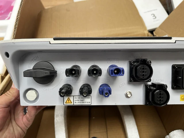 Huawei sun2000-4ktl solar inverter - afbeelding 2 van  3