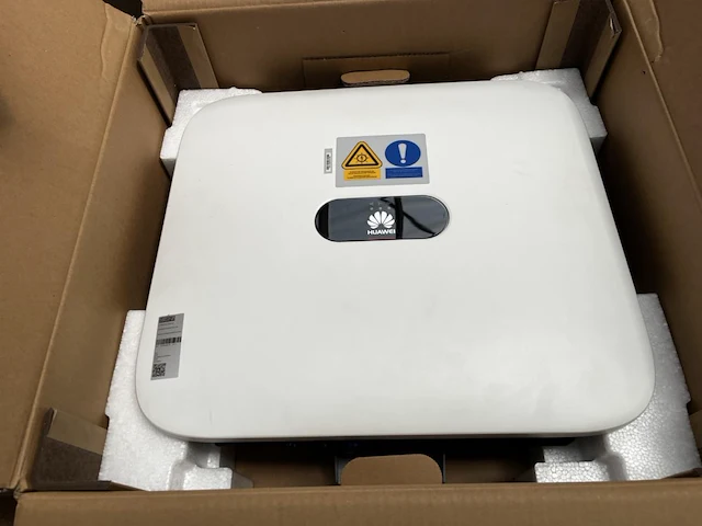 Huawei sun2000-6ktl-m0 solar inverter - afbeelding 1 van  4