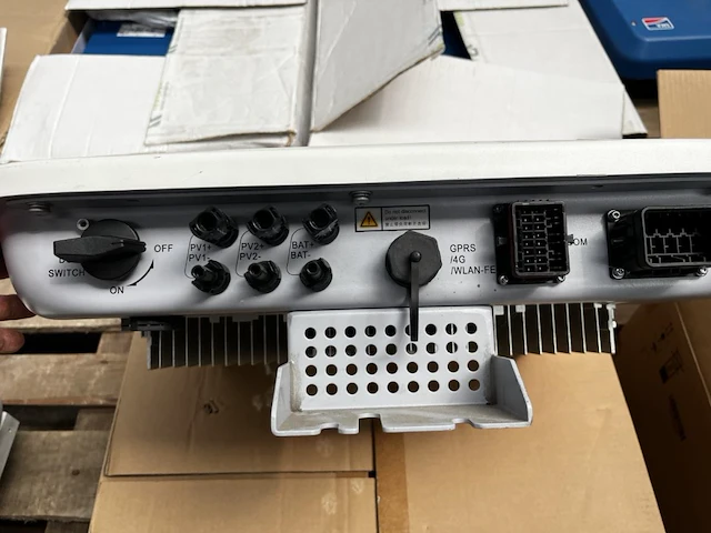 Huawei sun2000-8ktl-m1 solar inverter - afbeelding 2 van  3