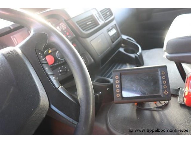 Huisvuilvrachtwagen iveco ad260sy, datum 1ste inschrijving 30/3/2015, chassisnummer wjme2nnh60c305657, km-stand keuring op 2/25 87.748, euro vi, diesel, kenteken + gelijkvormigheidsattest - afbeelding 6 van  20