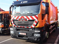 Huisvuilvrachtwagen iveco ad260sy, datum 1ste inschrijving 30/3/2015, chassisnummer wjme2nnh60c305657, km-stand keuring op 2/25 87.748, euro vi, diesel, kenteken + gelijkvormigheidsattest