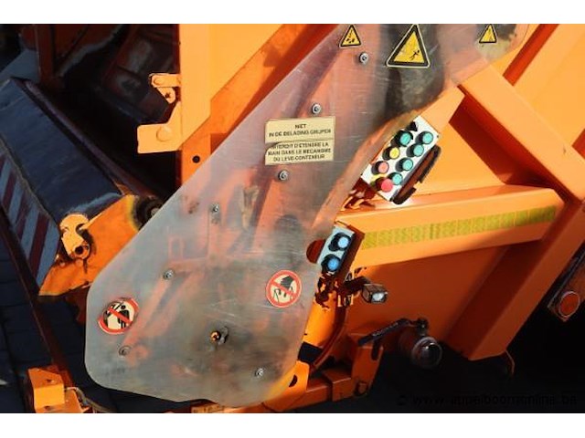 Huisvuilvrachtwagen iveco ad260sy, datum 1ste inschrijving 30/3/2015, chassisnummer wjme2nnh60c305657, km-stand keuring op 2/25 87.748, euro vi, diesel, kenteken + gelijkvormigheidsattest - afbeelding 18 van  20