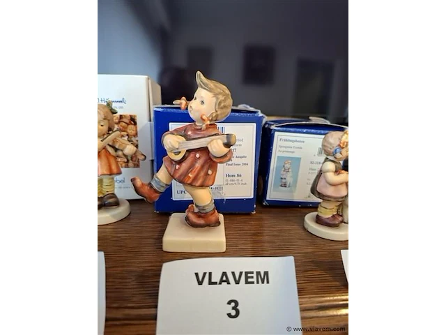 Hummelbeeldje - afbeelding 1 van  2
