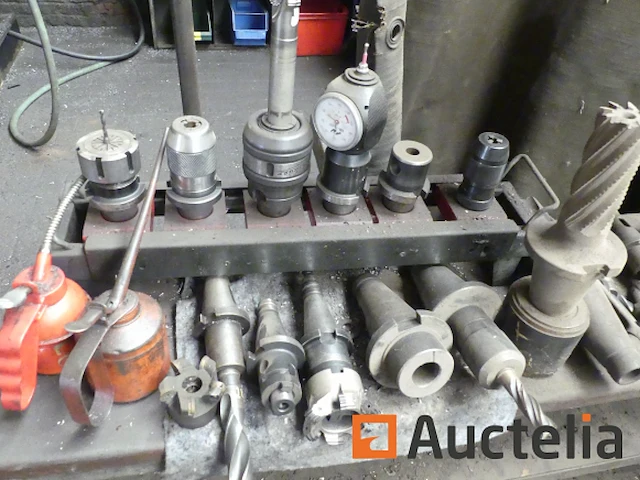 Huron ru 881 3-assige cnc universele freesmachine - afbeelding 10 van  18