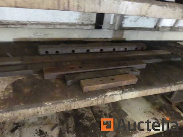 Huron ru 881 3-assige cnc universele freesmachine - afbeelding 17 van  18