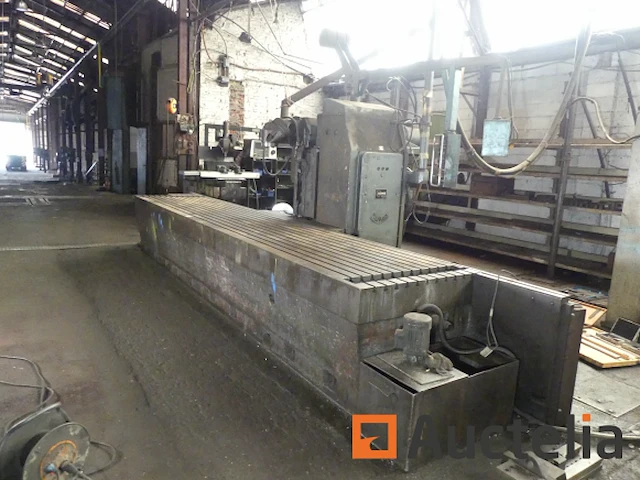 Huron ru 881 3-assige cnc universele freesmachine - afbeelding 18 van  18