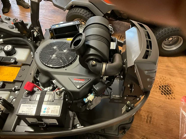 Husqvarna - 2021 - p524 efi - professionele zitmaaier zonder maaidek - afbeelding 3 van  16