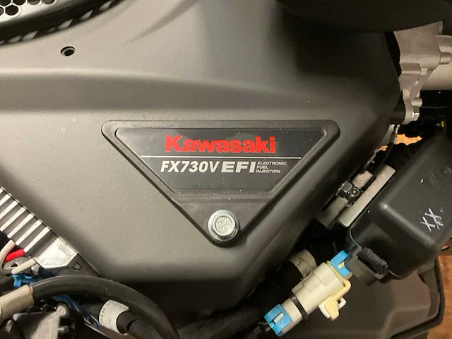 Husqvarna - 2021 - p524 efi - professionele zitmaaier zonder maaidek - afbeelding 5 van  16