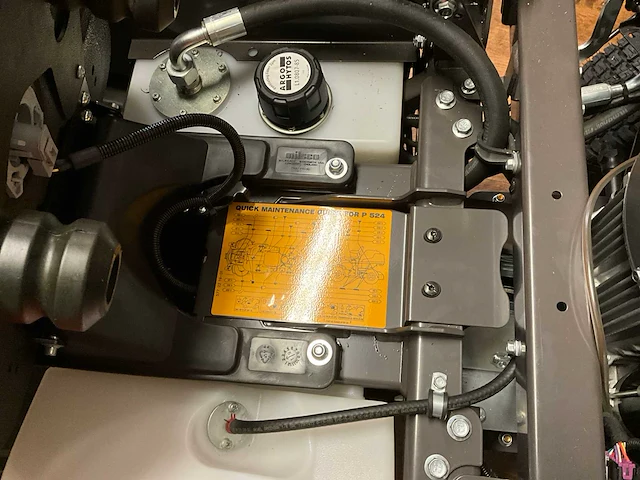 Husqvarna - 2021 - p524 efi - professionele zitmaaier zonder maaidek - afbeelding 6 van  16
