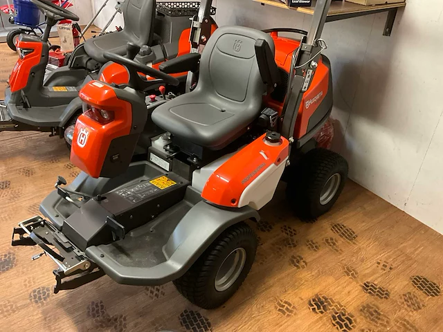 Husqvarna - 2021 - p524 efi - professionele zitmaaier zonder maaidek - afbeelding 14 van  16