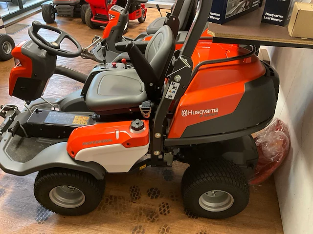 Husqvarna - 2021 - p524 efi - professionele zitmaaier zonder maaidek - afbeelding 15 van  16