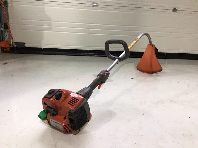 Husqvarna 322c bosmaaier - afbeelding 1 van  5