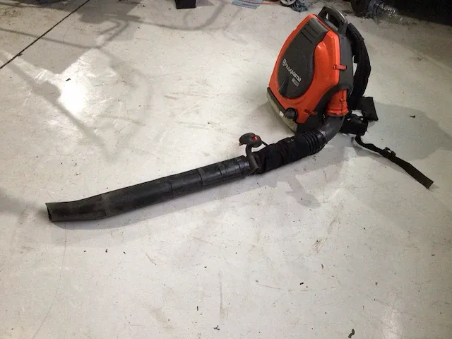Husqvarna 356bt bladblazer ruggedragen - afbeelding 4 van  5