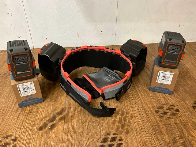 Husqvarna battery belt inclusief 2x batterij 40-b220x li-ion - afbeelding 1 van  10
