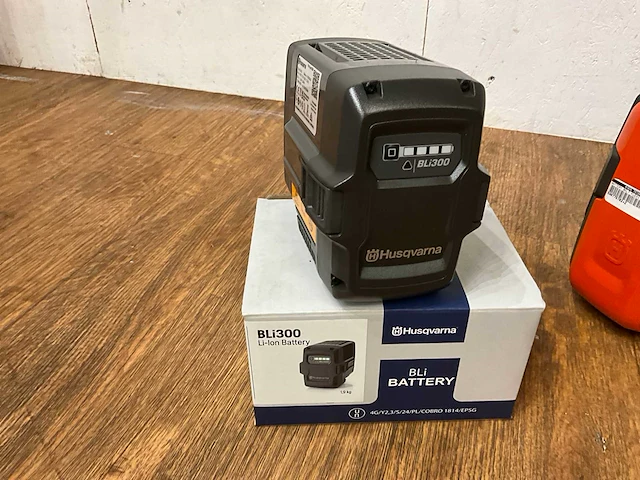 Husqvarna battery belt met adapter kit + 1x battery bli300 - afbeelding 2 van  8