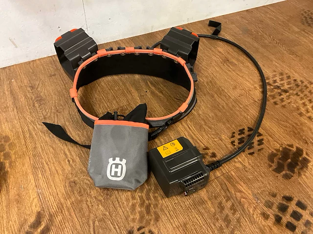 Husqvarna battery belt met adapter kit + 1x battery bli300 - afbeelding 8 van  8