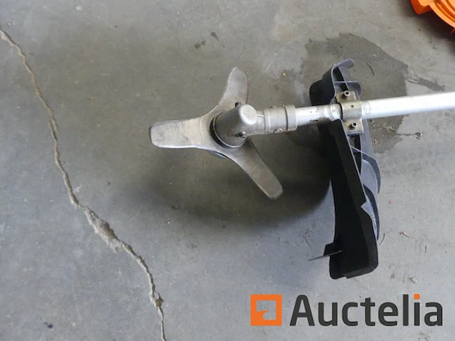 Husqvarna benzine bosmaaier - afbeelding 1 van  9