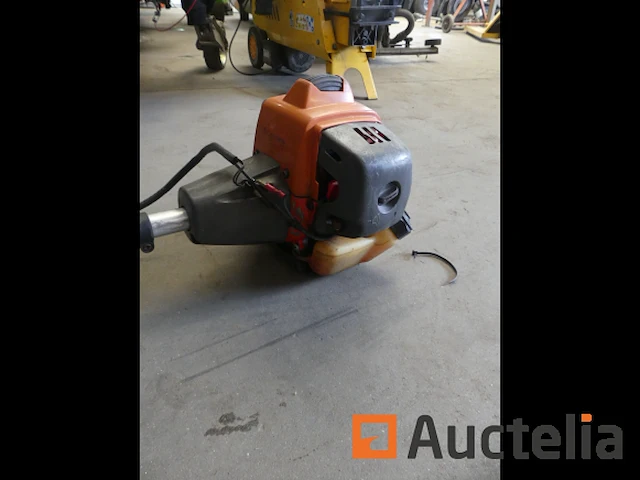 Husqvarna benzine bosmaaier - afbeelding 3 van  9