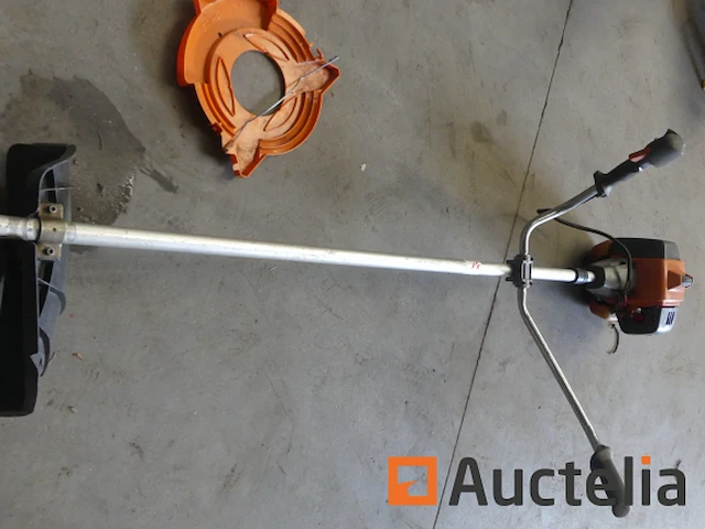 Husqvarna benzine bosmaaier - afbeelding 8 van  9