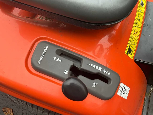 Husqvarna cth151 zitmaaier hydrostatisch - afbeelding 11 van  16