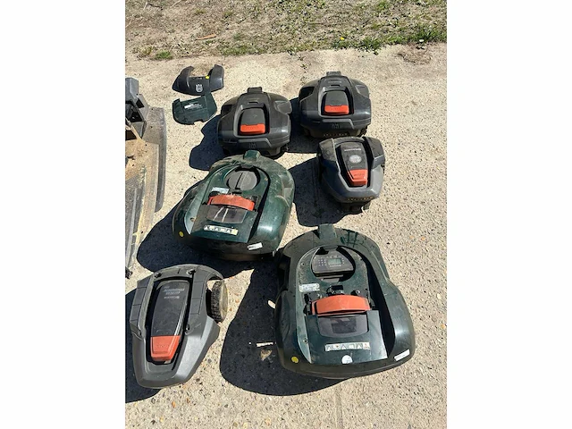 Husqvarna + gardena - divers - robot lawn mower - afbeelding 8 van  10