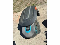 Husqvarna + gardena - divers - robot lawn mower - afbeelding 10 van  10