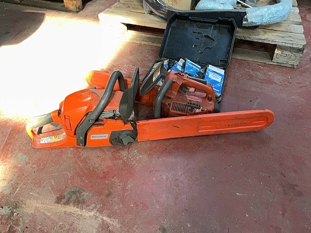 Husqvarna kettingzaag (2x) - afbeelding 1 van  7