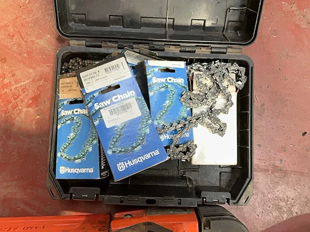 Husqvarna kettingzaag (2x) - afbeelding 4 van  7